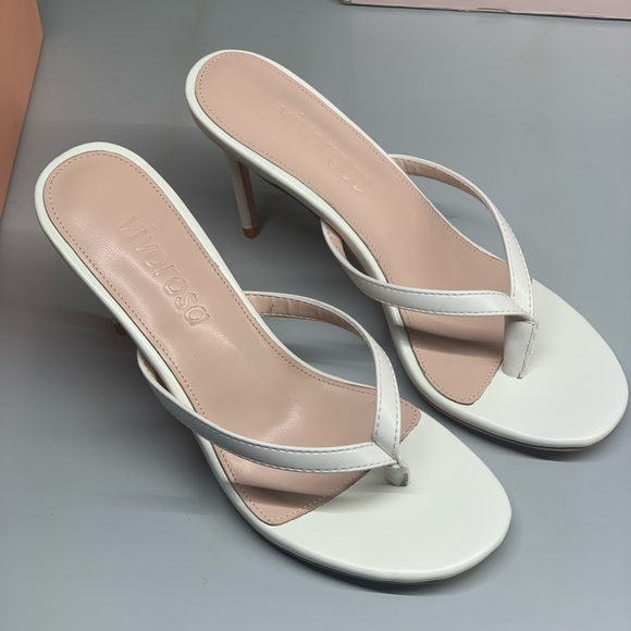 Women’s Rounded Toe Thong Mule Heeled Sandal in White Faux Leather - Picture 7 of 9